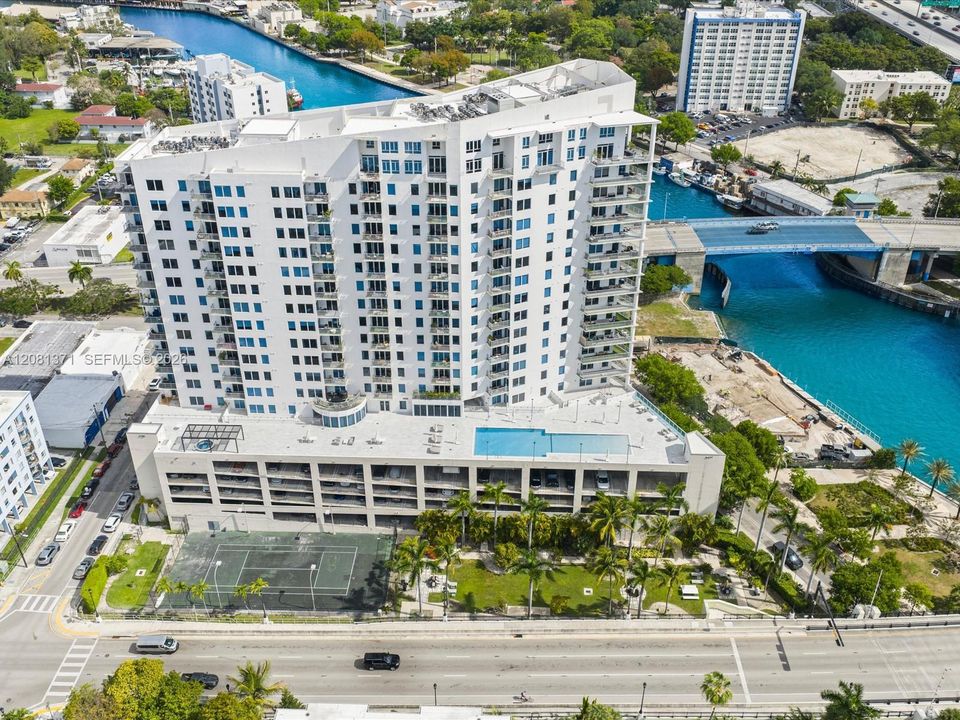На продажу: $330,000 (2 спален, 1 ванн, 925 Квадратных фут)