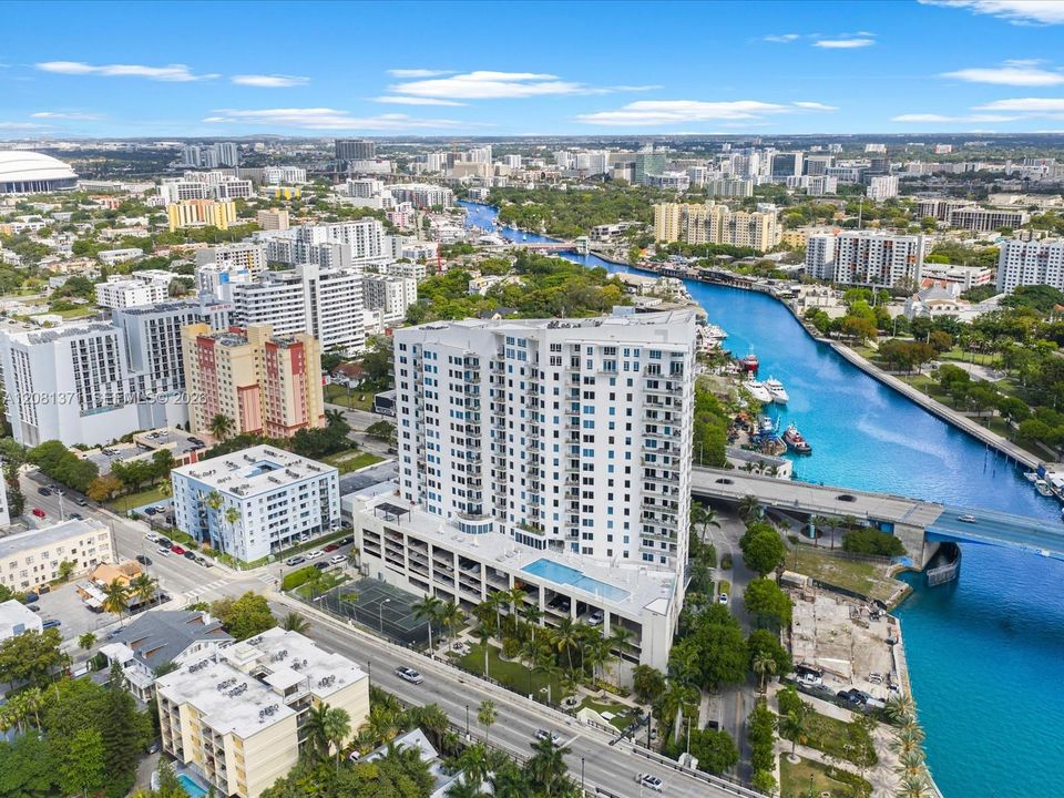 На продажу: $330,000 (2 спален, 1 ванн, 925 Квадратных фут)