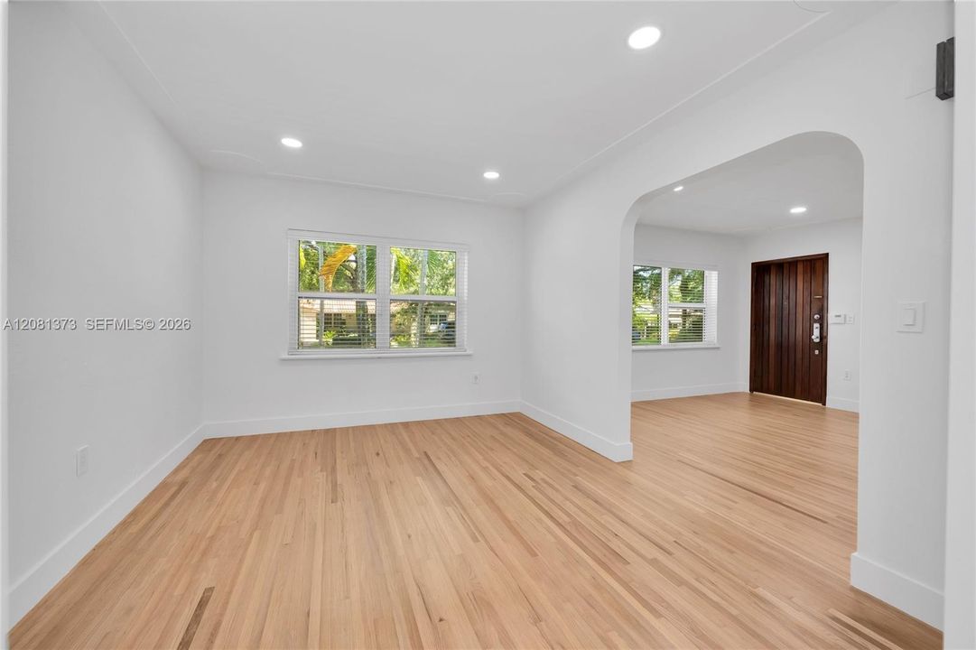 В аренду: $6,000 (3 спален, 2 ванн, 1641 Квадратных фут)