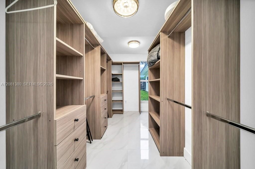 En Renta: $9,000 (5 camas, 3 baños, 2602 Pies cuadrados)