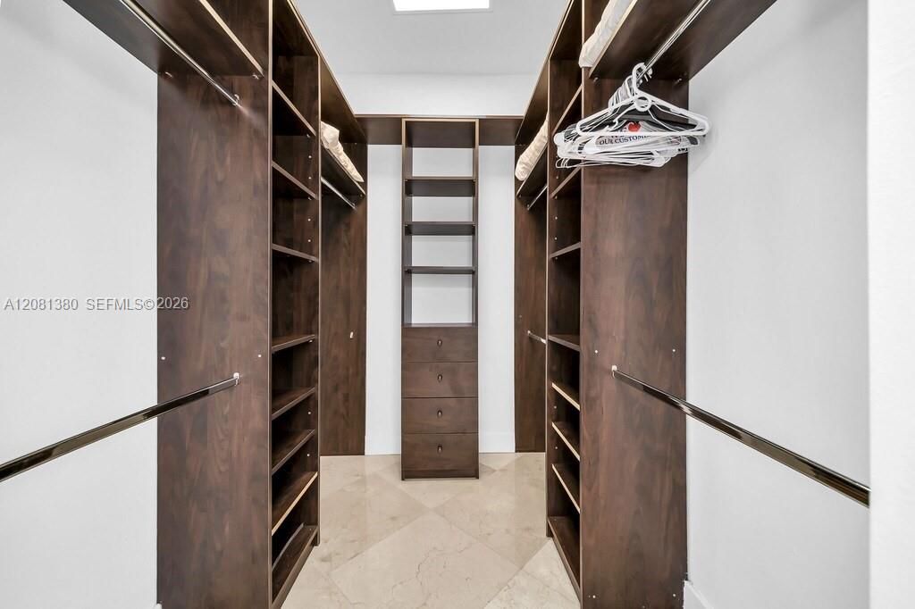 En Renta: $9,000 (5 camas, 3 baños, 2602 Pies cuadrados)
