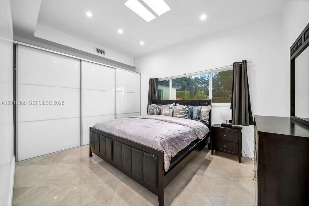 En Renta: $9,000 (5 camas, 3 baños, 2602 Pies cuadrados)
