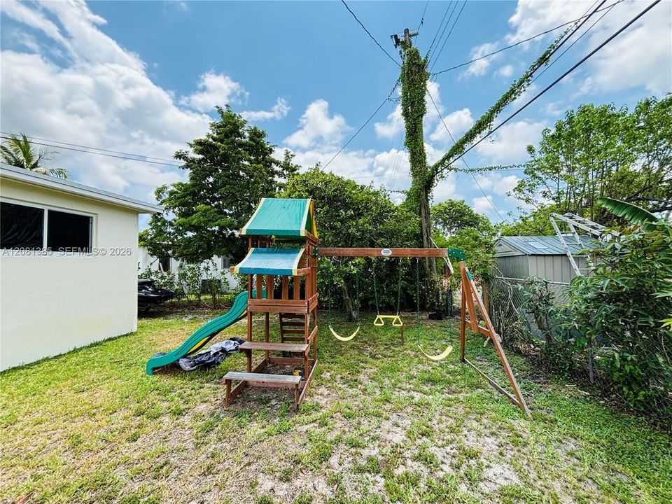 В аренду: $3,600 (3 спален, 2 ванн, 1482 Квадратных фут)