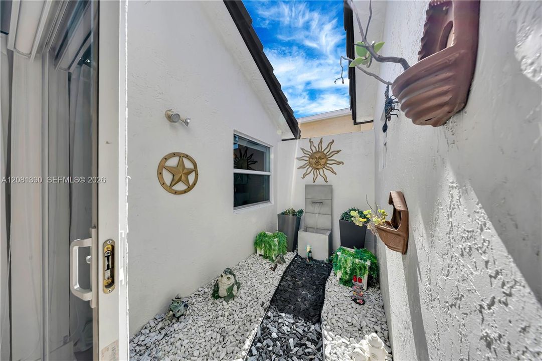 For Sale: $730,000 (3 beds, 2 baths, 1821 Square Feet)
