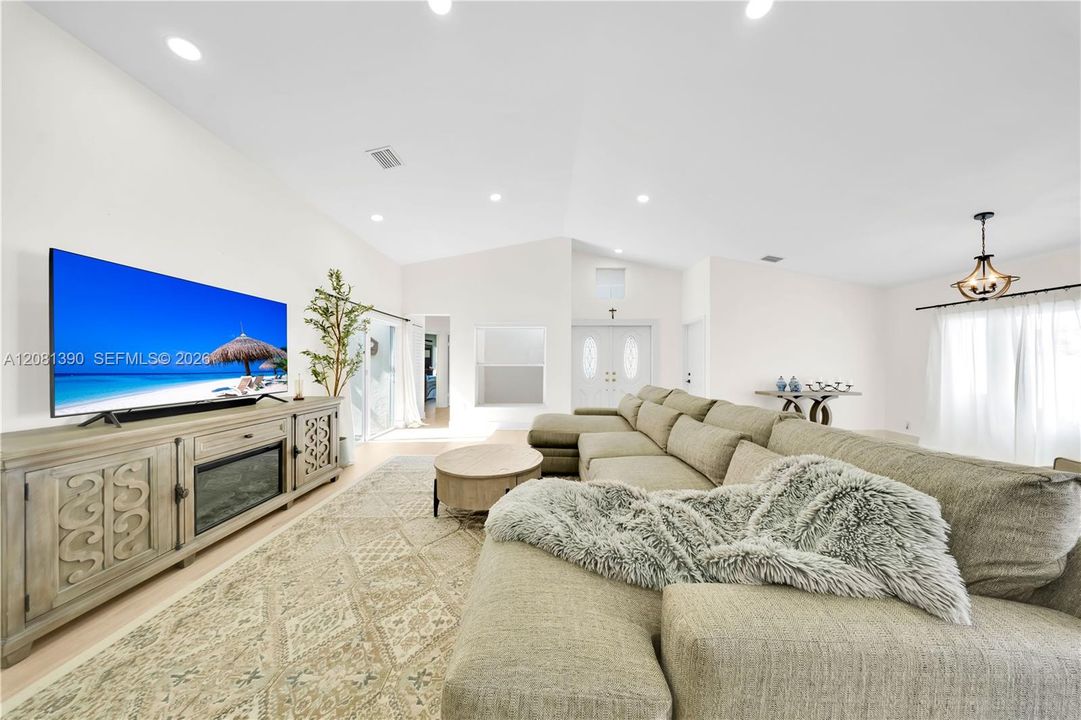 For Sale: $730,000 (3 beds, 2 baths, 1821 Square Feet)