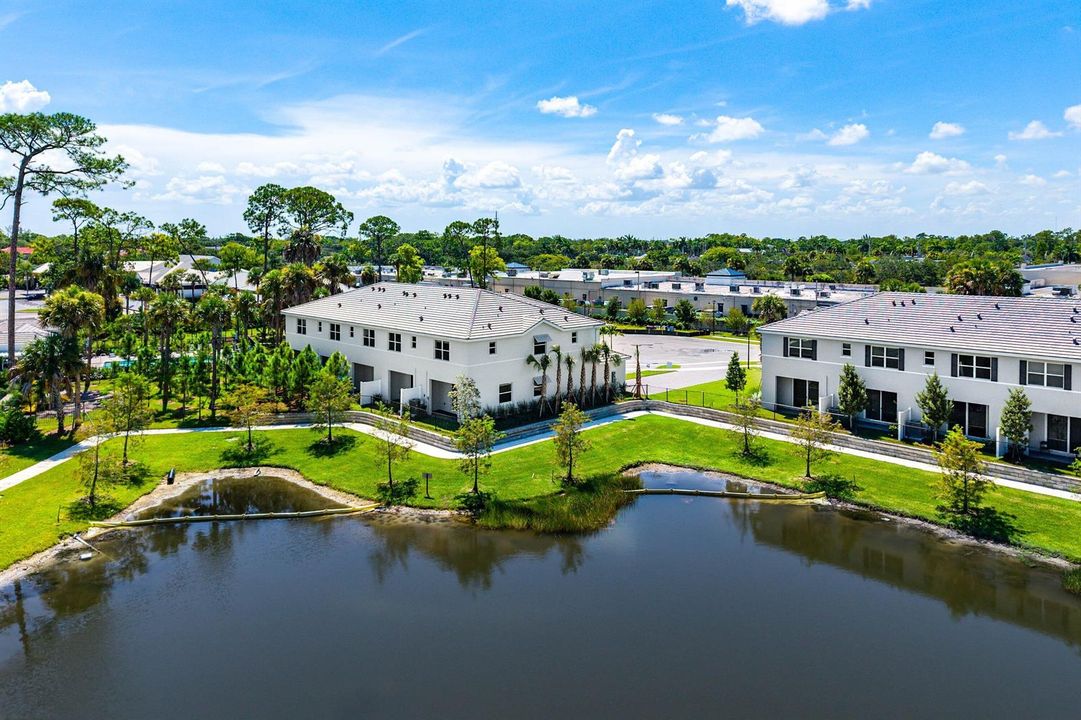 044-157LakesideLandingCourt-RoyalPalmBea