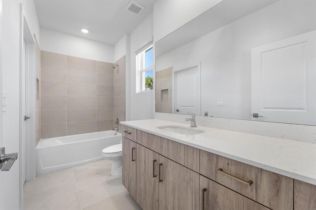 027-157LakesideLandingCourt-RoyalPalmBea
