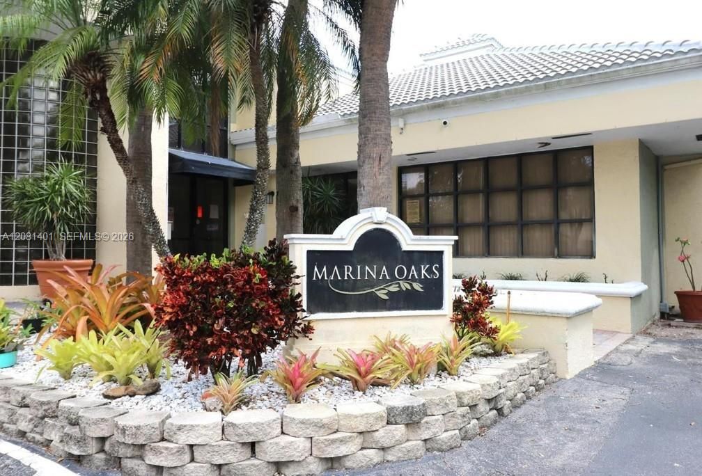 For Rent: $2,100 (2 beds, 2 baths, 858 Square Feet)