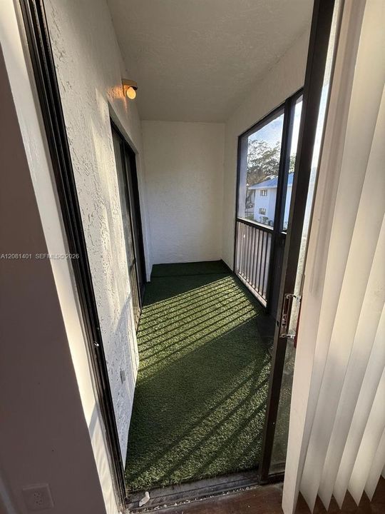 For Rent: $2,100 (2 beds, 2 baths, 858 Square Feet)