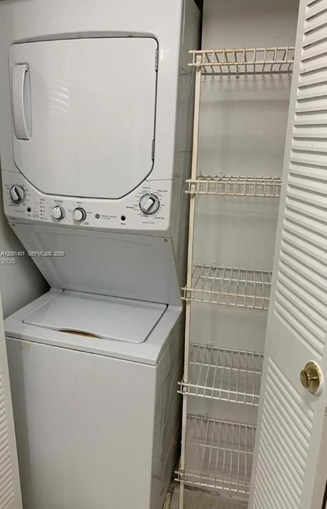 For Rent: $2,100 (2 beds, 2 baths, 858 Square Feet)