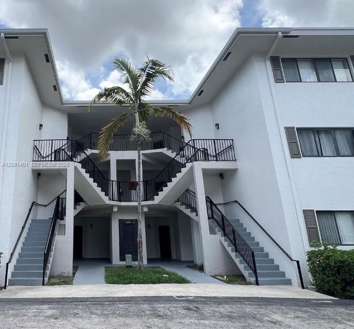 For Rent: $2,100 (2 beds, 2 baths, 858 Square Feet)