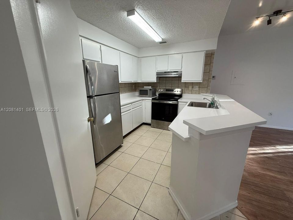 For Rent: $2,100 (2 beds, 2 baths, 858 Square Feet)
