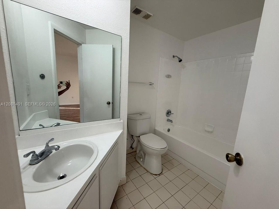 For Rent: $2,100 (2 beds, 2 baths, 858 Square Feet)