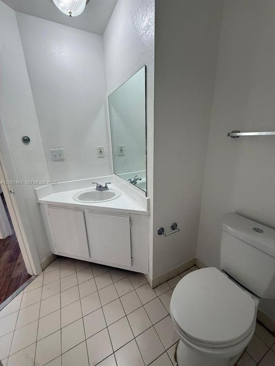 For Rent: $2,100 (2 beds, 2 baths, 858 Square Feet)