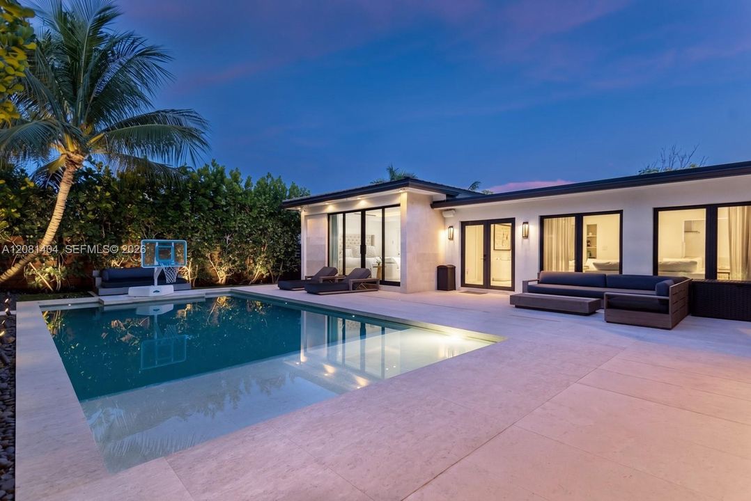 For Sale: $2,575,000 (3 beds, 3 baths, 2146 Square Feet)