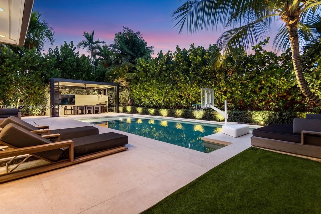 For Sale: $2,575,000 (3 beds, 3 baths, 2146 Square Feet)