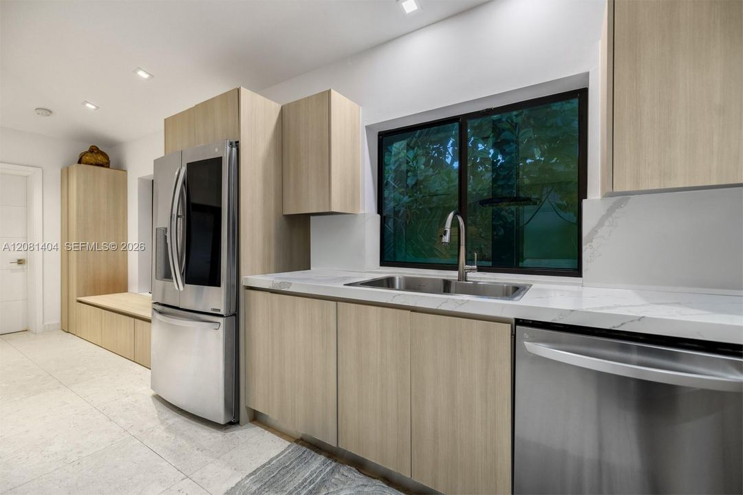 For Sale: $2,575,000 (3 beds, 3 baths, 2146 Square Feet)