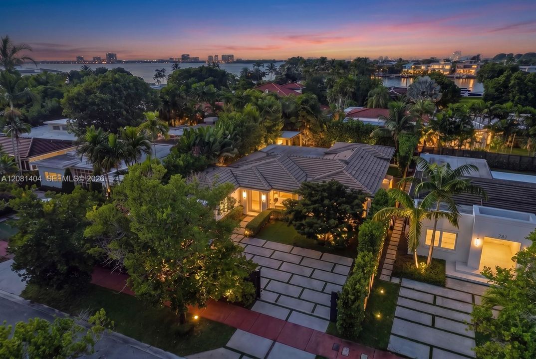 For Sale: $2,575,000 (3 beds, 3 baths, 2146 Square Feet)