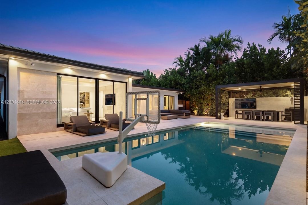 For Sale: $2,575,000 (3 beds, 3 baths, 2146 Square Feet)