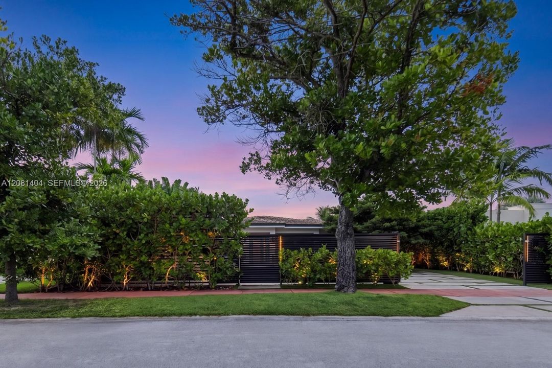For Sale: $2,575,000 (3 beds, 3 baths, 2146 Square Feet)