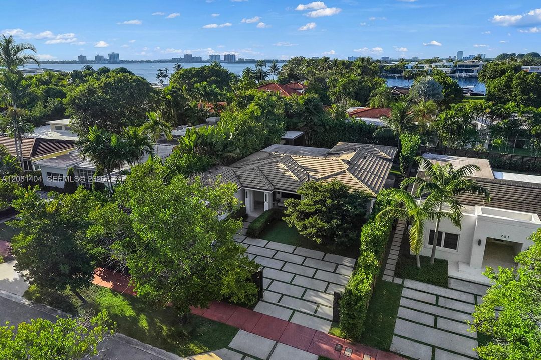 For Sale: $2,575,000 (3 beds, 3 baths, 2146 Square Feet)