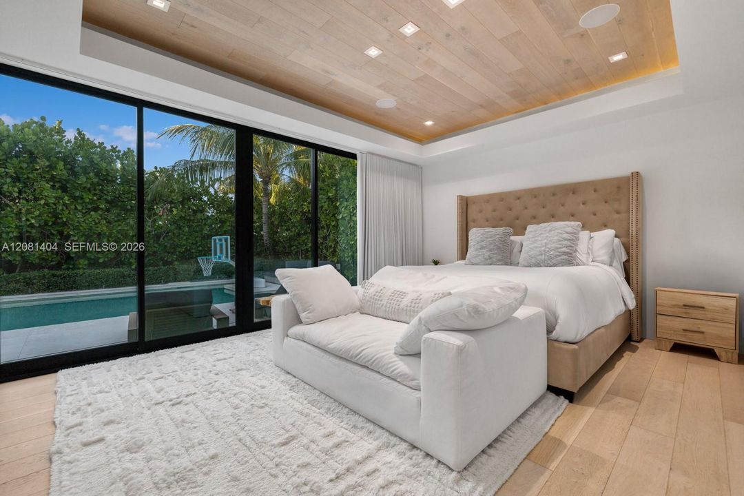For Sale: $2,575,000 (3 beds, 3 baths, 2146 Square Feet)