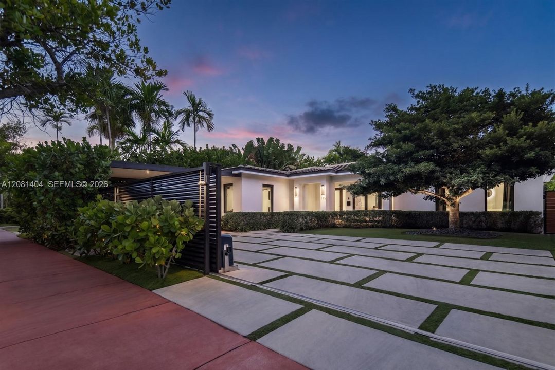 For Sale: $2,575,000 (3 beds, 3 baths, 2146 Square Feet)