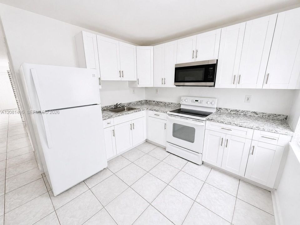 Updated kitchen with full appliances