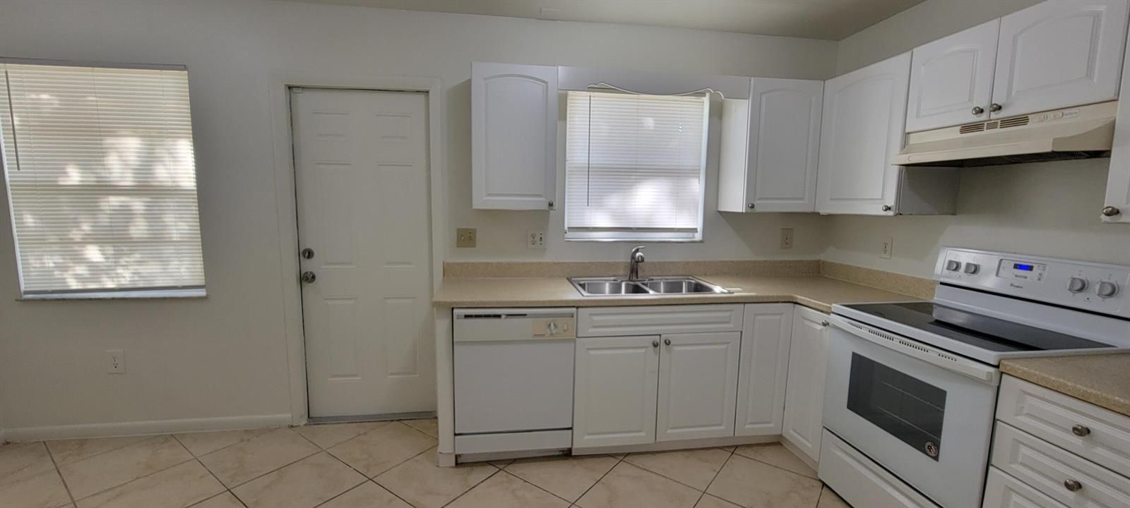 2018 S 10th St Apt B Kitchen