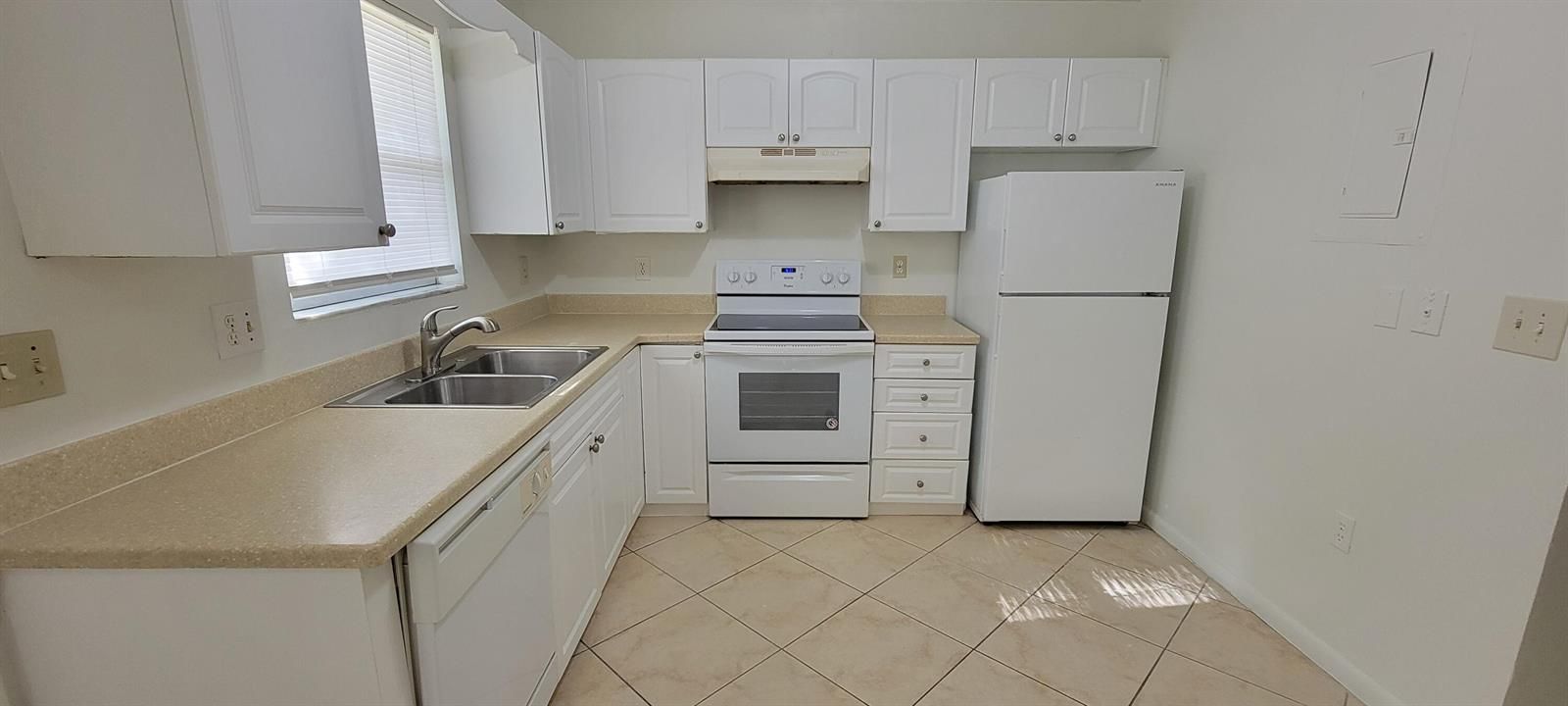 2018 S 10th St Apt B Kitchen 2