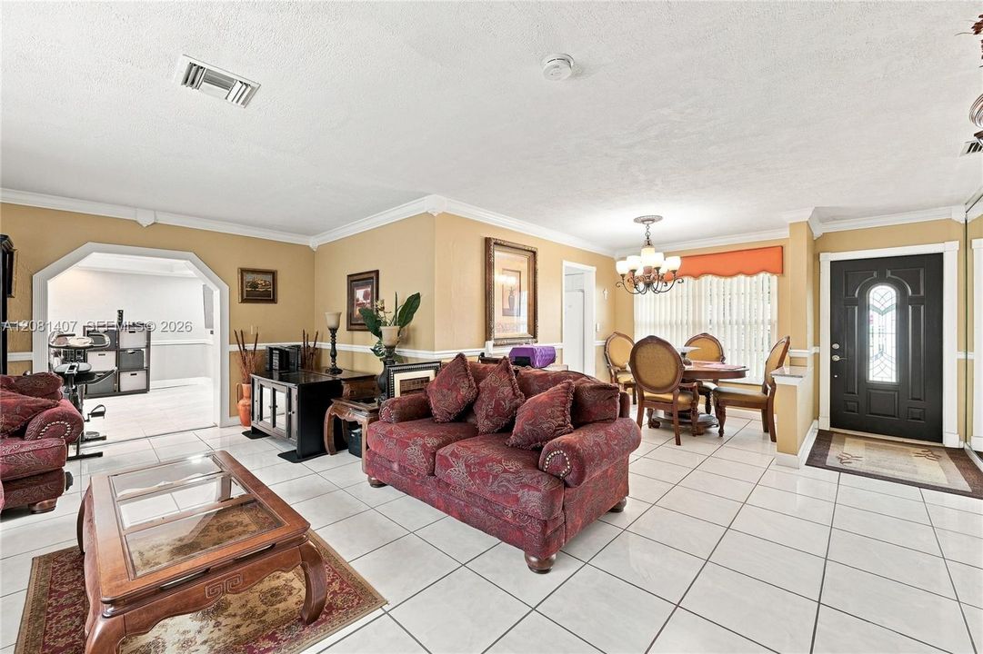 En Venta: $599,999 (4 camas, 2 baños, 1782 Pies cuadrados)