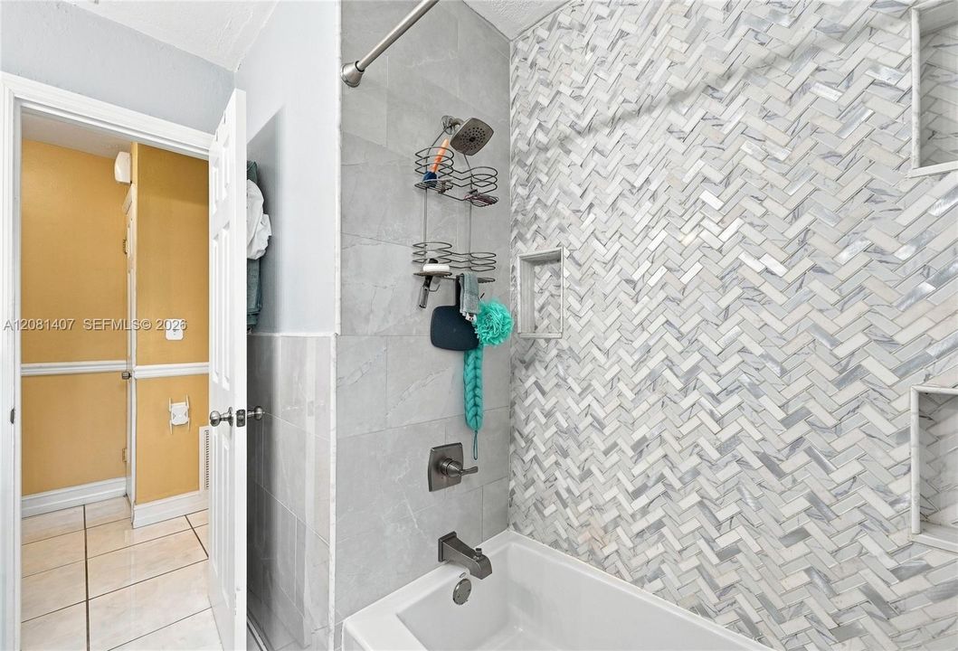 En Venta: $599,999 (4 camas, 2 baños, 1782 Pies cuadrados)