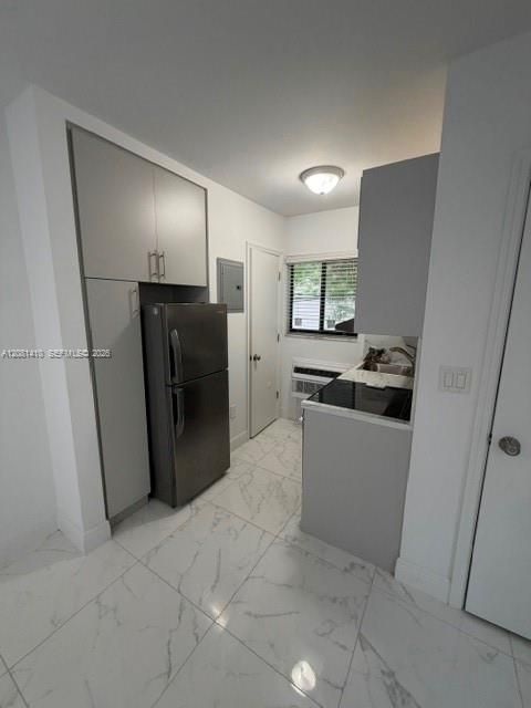 For Rent: $1,450 (1 beds, 1 baths, 3650 Square Feet)