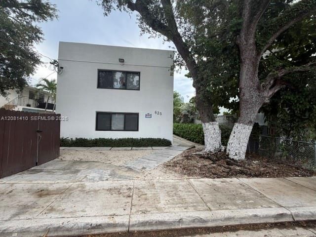 For Rent: $1,450 (1 beds, 1 baths, 3650 Square Feet)