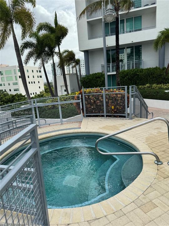 For Rent: $2,475 (1 beds, 1 baths, 679 Square Feet)