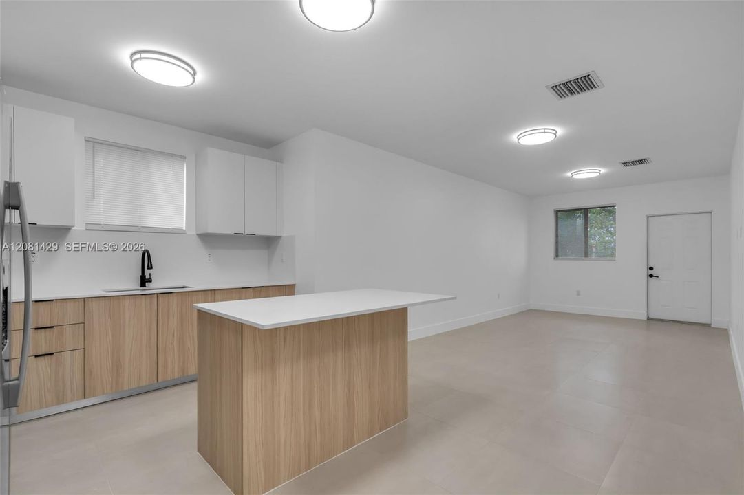 For Rent: $2,850 (3 beds, 2 baths, 1150 Square Feet)