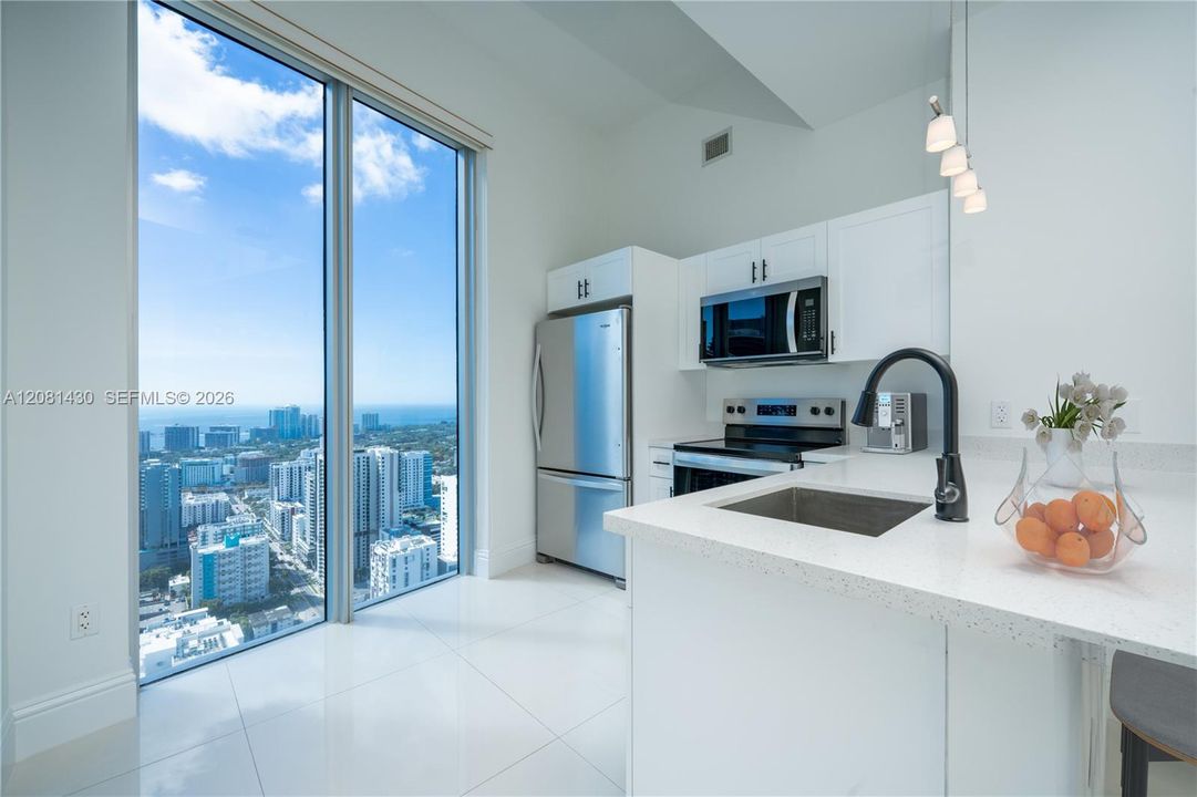 В аренду: $4,200 (2 спален, 2 ванн, 1300 Квадратных фут)