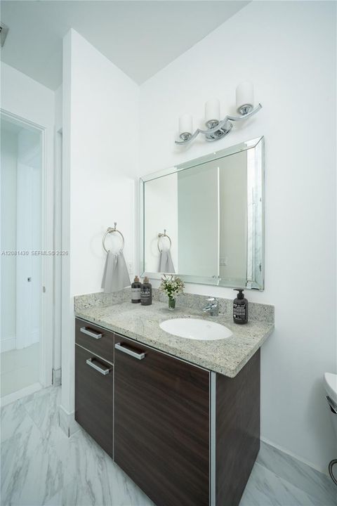 В аренду: $4,200 (2 спален, 2 ванн, 1300 Квадратных фут)