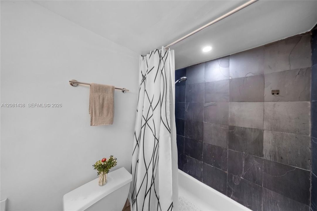 For Rent: $3,000 (0 beds, 1 baths, 543 Square Feet)