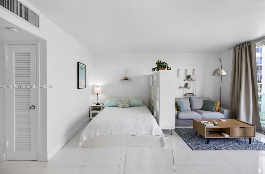 For Rent: $3,000 (0 beds, 1 baths, 543 Square Feet)