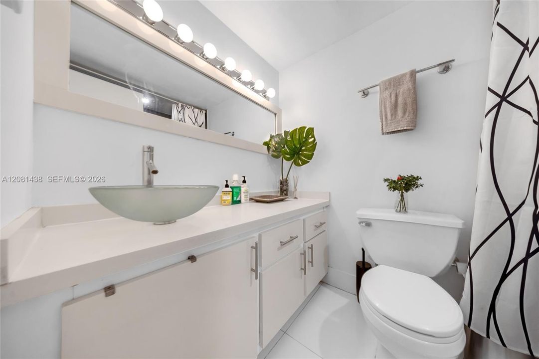 For Rent: $3,000 (0 beds, 1 baths, 543 Square Feet)
