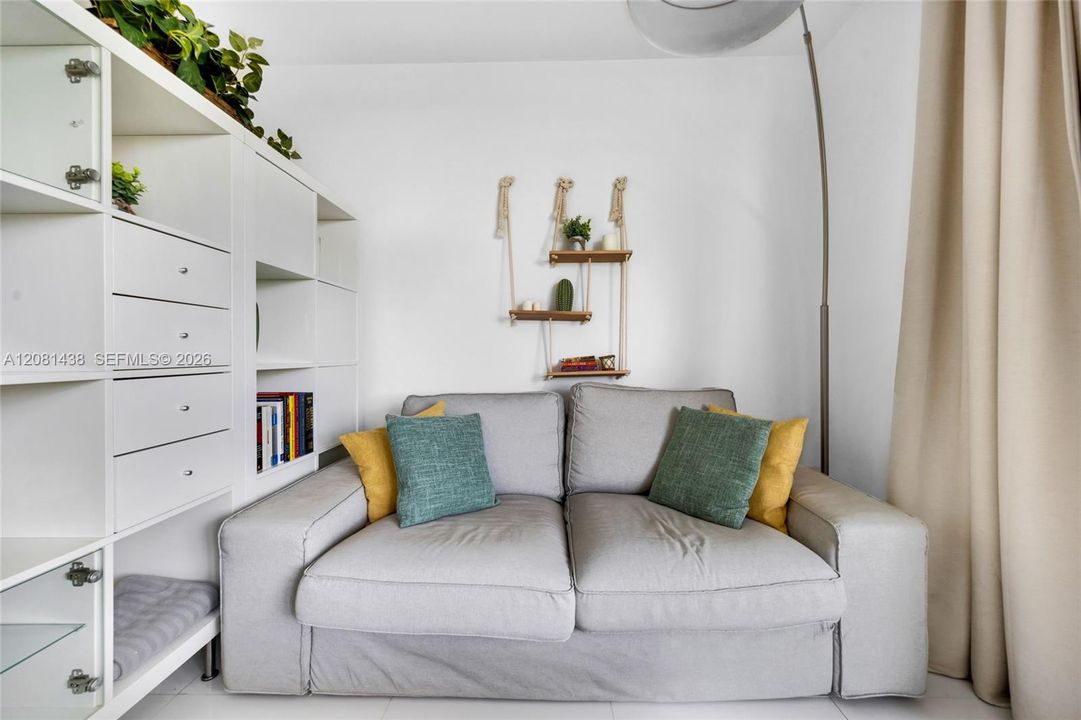 For Rent: $3,000 (0 beds, 1 baths, 543 Square Feet)