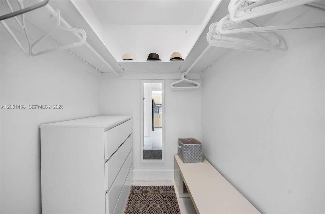 For Rent: $3,000 (0 beds, 1 baths, 543 Square Feet)