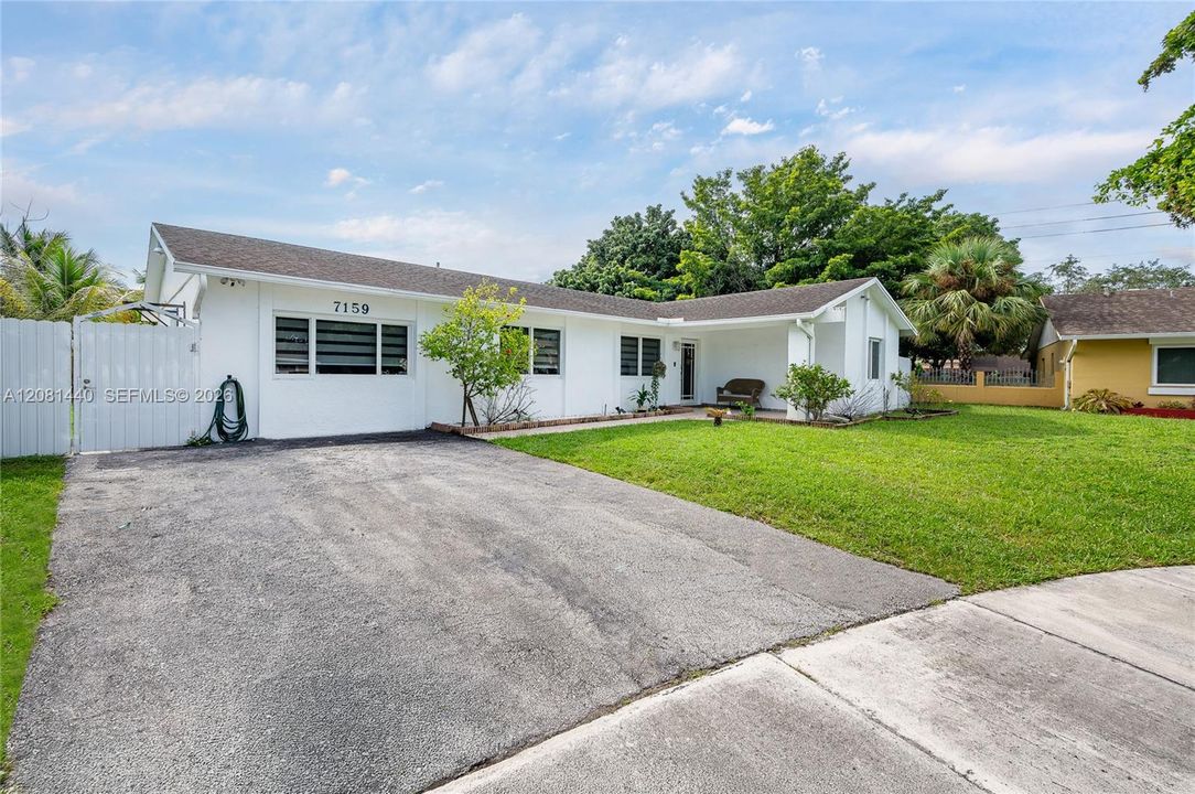 For Sale: $797,000 (4 beds, 2 baths, 1343 Square Feet)