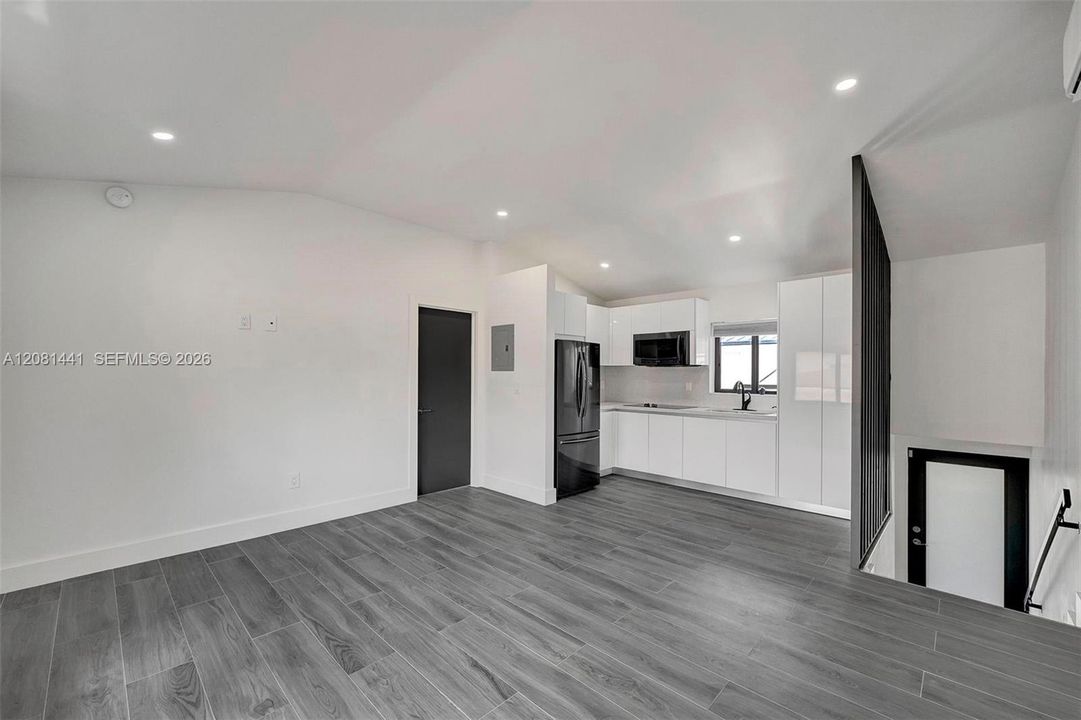 For Rent: $2,000 (1 beds, 1 baths, 0 Square Feet)