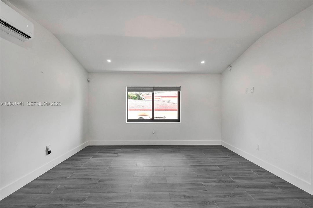 For Rent: $2,000 (1 beds, 1 baths, 0 Square Feet)