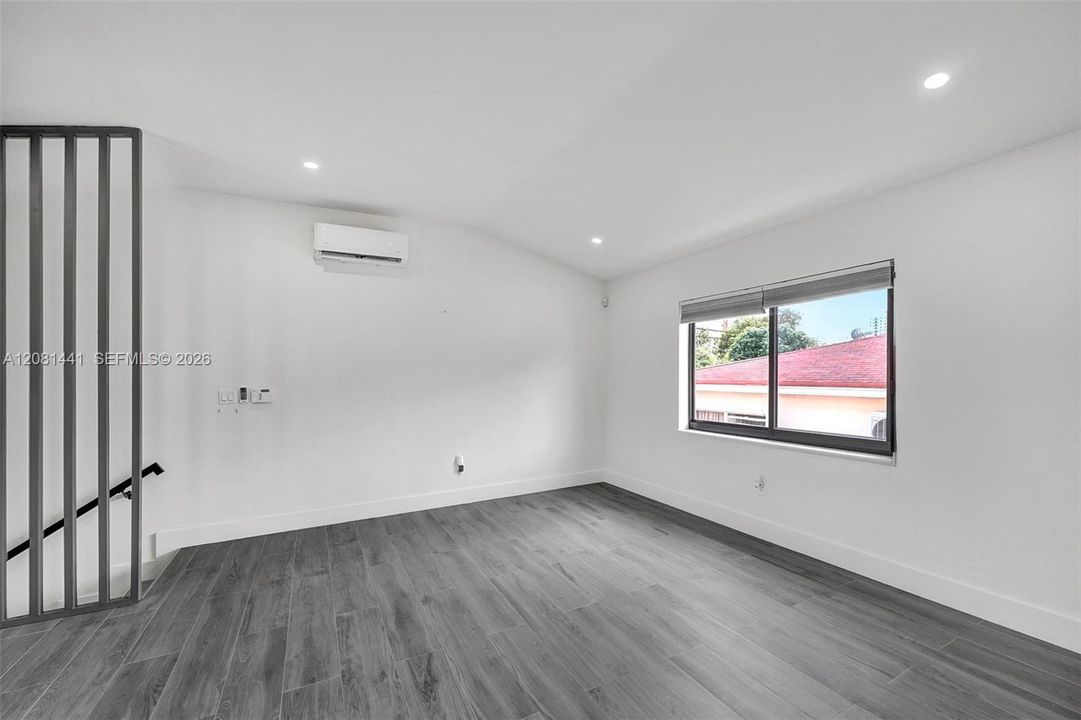 For Rent: $2,000 (1 beds, 1 baths, 0 Square Feet)