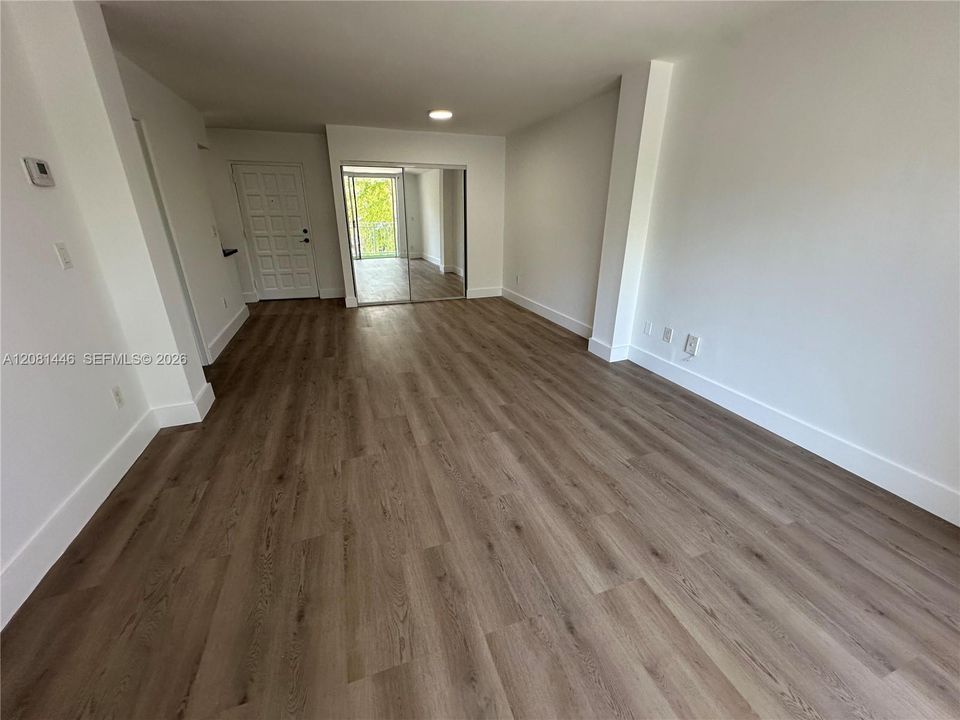 For Rent: $2,200 (1 beds, 1 baths, 723 Square Feet)