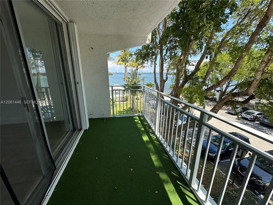 For Rent: $2,200 (1 beds, 1 baths, 723 Square Feet)