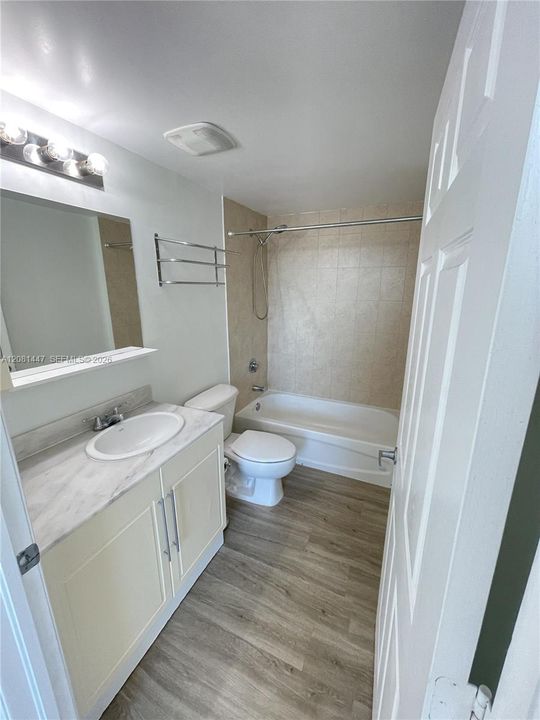 В аренду: $4,000 (3 спален, 2 ванн, 1318 Квадратных фут)